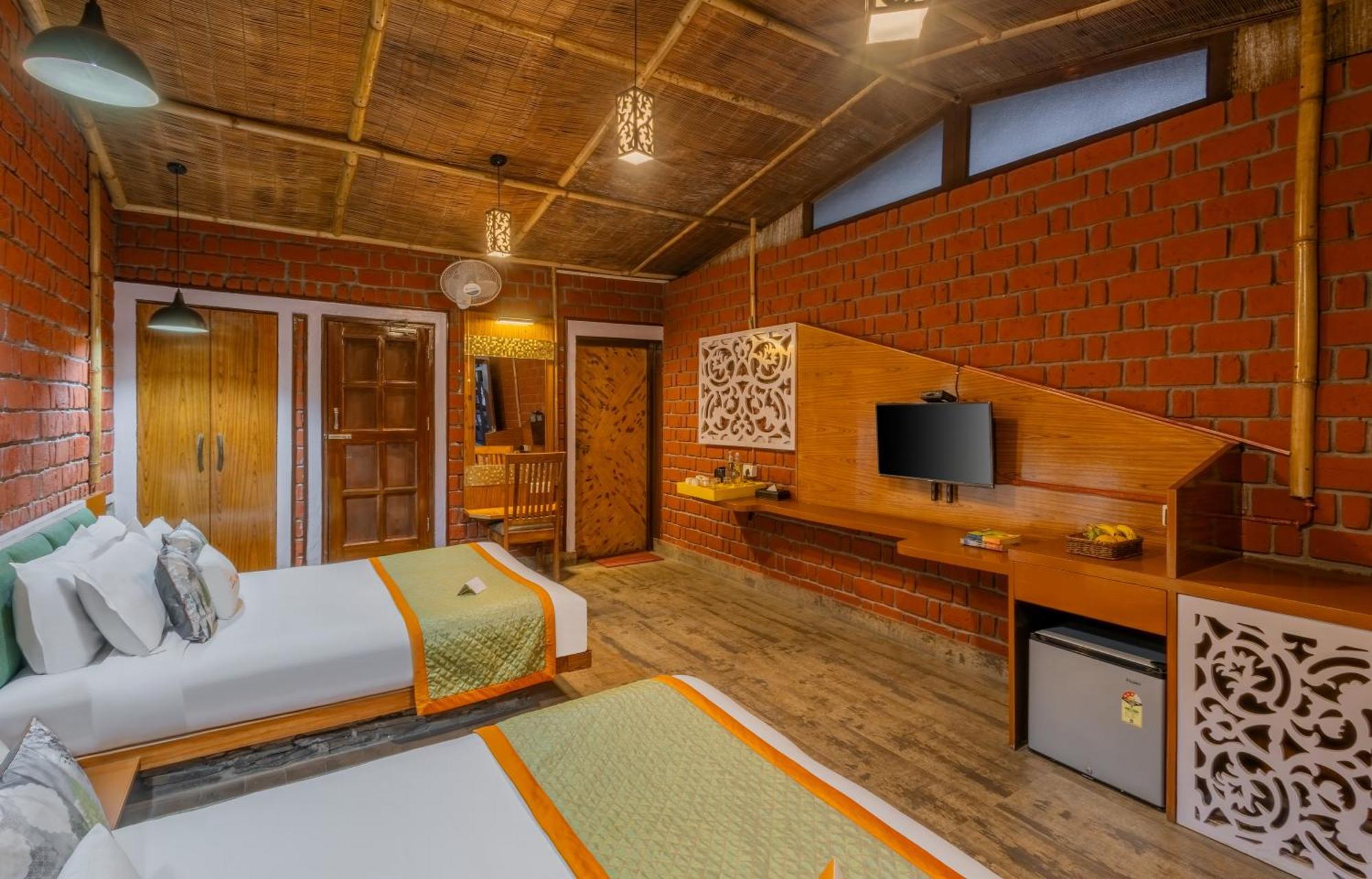 Hotel Zone Connect By The Park, Lansdowne Esterno foto